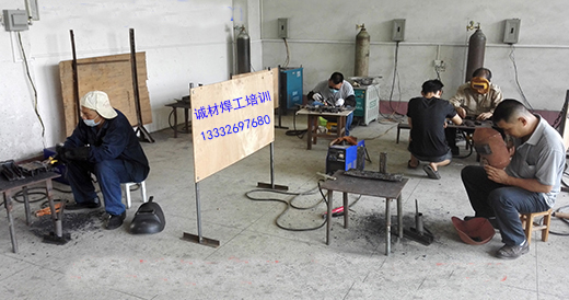 东莞万江专业的焊工培训学校哪家费用比较合理呢？
