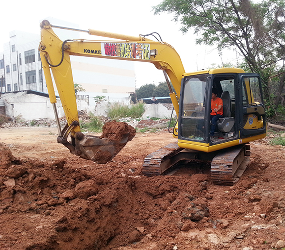 东莞东城哪里有挖掘机培训，具体收费标准是多少？
